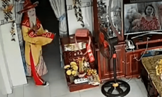 Thần tài 'núp bóng' vào nhà và cái kết bất ngờ khi thấy camera