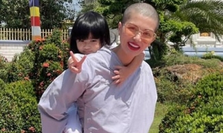 Lộ hình ảnh mỹ nhân 6 con đình đám showbiz Việt gầy guộc với đầu cạo trọc