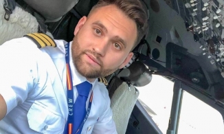 Thất nghiệp vì Covid-19, hội phi công 'hạ cánh' làm shipper, thợ cơ khí