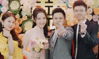 Thiếu gia Phan Thành công khai toàn bộ ảnh đám hỏi nhưng chiếm sóng lại là chiếc chìa khóa nhà của bố chú rể và nhẫn kim cương to hơn ngón tay của mẹ chồng cô dâu