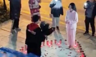 Chàng trai mua 1 xe tải trà sữa để tỏ tình với cô gái yêu thầm 7 năm