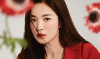 Song Hye Kyo nói về hai yếu tố làm nên hạnh phúc hiện tại: Hoa và chó cưng