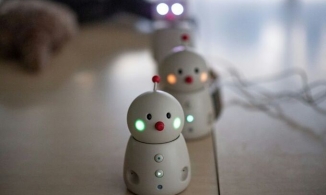 Robot bé bằng chiếc cốc giúp hội FA xoa dịu nỗi cô đơn