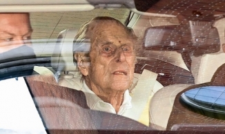 Hoàng thân Philip xuất viện giữa lúc Hoàng gia đang lao đao vì Meghan