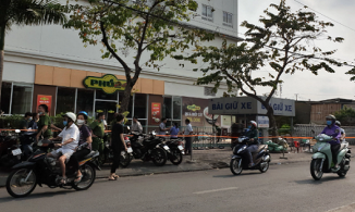 2 cô gái trẻ nhảy lầu ở TP.HCM là học sinh, có tình cảm với nhau, từng nghĩ đến chuyện tự tử