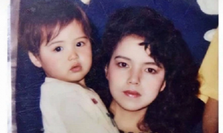 Phanh Lee khoe ảnh mẹ từ 29 năm trước, xinh không khác gì minh tinh