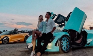 Bùi Tiến Dũng khoe ảnh chụp cùng bạn gái mẫu Tây bên siêu xe đắt đỏ