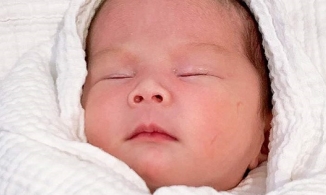 An Nguy chính thức khoe ảnh cận mặt con gái 'sao y bản chính' của mẹ