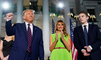 Barron Trump lần đầu lộ diện sau khi rời Nhà Trắng, gây bất ngờ với diện mạo hiện tại