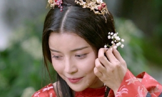 Giữa lúc 'Kiều' bị chê tơi tả: Cao Thái Hà đóng Facebook, Mai Thu Huyền đăng ảnh gây sốc 