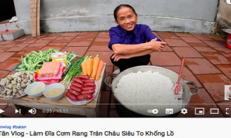 Bà Tân Vlog tái xuất với món ăn cơm rang... trân châu