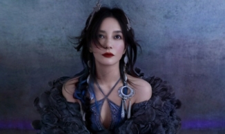 Triệu Vy 'chiếm sóng' khi lần đầu tiên khoe hình thể đầy táo bạo ở tuổi 45