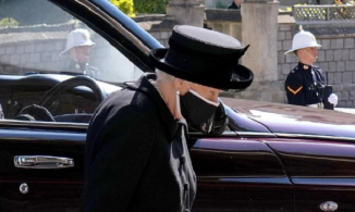 Nữ hoàng Anh bật khóc, đứng lặng người trong đám tang Hoàng thân Philip