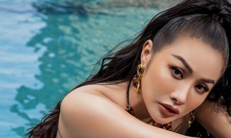  Yaya Trương Nhi vô tư mặc nội y bé xíu tạo dáng uốn lượn để quay TikTok