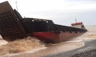 Tàu Philippines gặp nạn giữa siêu bão Surigae, 20 thủy thủ mất tích