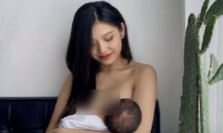 Chúng Huyền Thanh vạch áo cho con bú tại nơi làm việc