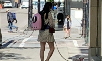 Vương Tổ Hiền gây chú ý khi ăn diện trẻ trung như gái 20 dù đã gần 60