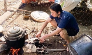 Phan Mạnh Quỳnh đúng chuẩn 'rể nhà người ta', vừa cưới đã phải đun nước, làm thịt gà