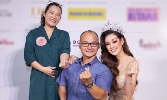 Hoa hậu Khánh Vân được khen tinh tế khi quỳ xuống chụp ảnh với khách mời khuyết tật