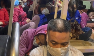 Hành khách cầu cứu khi xe khách 38 chỗ nhưng nhét gần 100 người 