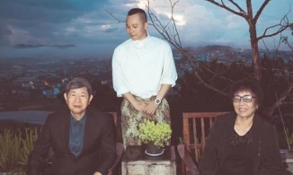 Giữa lúc bị tố 'sống ảo', mẹ Vũ Khắc Tiệp tiết lộ mỗi tháng con trai đều mua trang sức cho