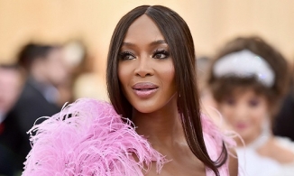 Người đàn bà quyền lực nhất làng mẫu Naomi Campbell làm mẹ ở tuổi 50