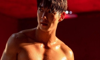 Song Luân khoe body săn chắc, 6 múi lộ rõ trong “Cây Táo Nở Hoa”