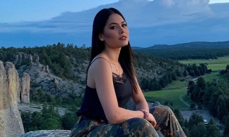 Tân hoa hậu Hoàn vũ Andrea Meza mê leo núi, thích trò cảm giác mạnh