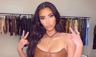 Học 12 tiếng mỗi ngày nhưng vẫn thi trượt, Kim Kardashian bị mỉa mai: 'Cầm sách ngược khoe body thì sao đậu được'