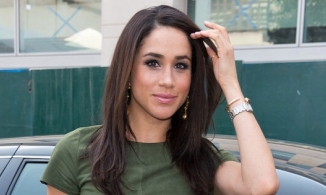 Meghan lại khiến dân tình bức xúc khi nhờ bạn thân lên tiếng phản hồi chuyện trả lại tước hiệu hoàng gia