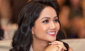 Rộ tin H'Hen Niê 'nối lại tình xưa' với nhiếp ảnh gia - đạo diễn hơn 3 tuổi