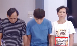 Hết soi thái độ, dân tình lại nghi vấn 'chiếc áo đặc biệt' của mẹ Hồ Văn Cường trong clip xin lỗi