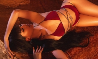 Ngọc Trinh 'chơi lớn' khoe dáng chuẩn đến từng milimet