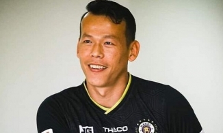 'Ông chú' Tấn Trường livestream kể chuyện đi đá bóng để thoát nghèo