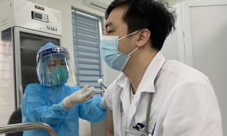 Người tiêm vaccine Covid-19 của 2 hãng khác nhau có an toàn cho sức khỏe?