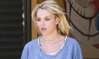 Britney Spears không được làm đẹp dù đến giúp việc còn 1 tuần 1 bộ móng mới