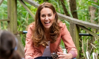 Công nương Kate thu hút với vẻ ngoài rạng rỡ chuẩn Hoàng hậu tương lai