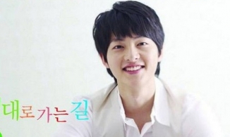 Loạt ảnh Song Joong Ki trên bìa tạp chí trường đại học nhiều năm trước