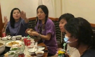 Chồng đại gia bị đồn nợ 890 tỷ đồng, Triệu Vy xuất hiện luộm thuộm