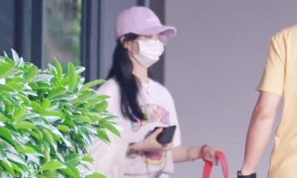 Giữa tin đồn tái hợp, Triệu Lệ Dĩnh bị bắt gặp về nhà Phùng Thiệu Phong