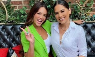 Đọ sắc cùng bà mẹ U40, nhan sắc Tân Miss Universe bị lép vế