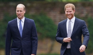 Bạn bè hé lộ ẩn tình phía sau nụ cười gượng của William với Harry trong lễ khánh thành tượng mẹ