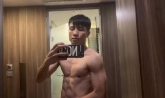 Bà xã Bùi Tiến Dũng công khai đăng ảnh cơ bắp cuồn cuộn của chồng