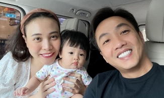 Con gái Cường Đô La  cuối cùng cũng đã biết selfie