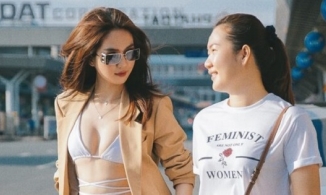 Ngọc Trinh dát đồ hiệu đầy người, ở biệt thự nhưng để trợ lý ngủ ở sofa