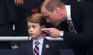 Hoàng tử bé nước Anh bị châm chọc trên MXH, Meghan Markle hưởng lợi