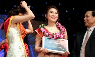 Nghi vấn bố của Hoa khôi được ưu tiên tiêm vaccine là đại gia bất động sản, không phải giảng viên Học viện Quân y