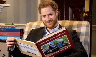 Harry ký hợp đồng triệu đô viết 4 cuốn sách, một quyển sẽ ra mắt sau khi Nữ hoàng qua đời