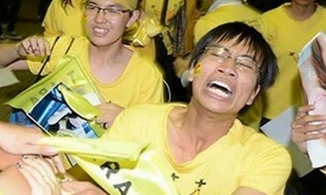 Nam sinh khóc ngất ở sân bay Nội Bài vì gặp thần tượng 9 năm trước giờ ra sao?