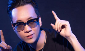 JustaTee đi Hàn mua snack ăn thấy ngon, nhưng sự thật là khô gà... cho chó